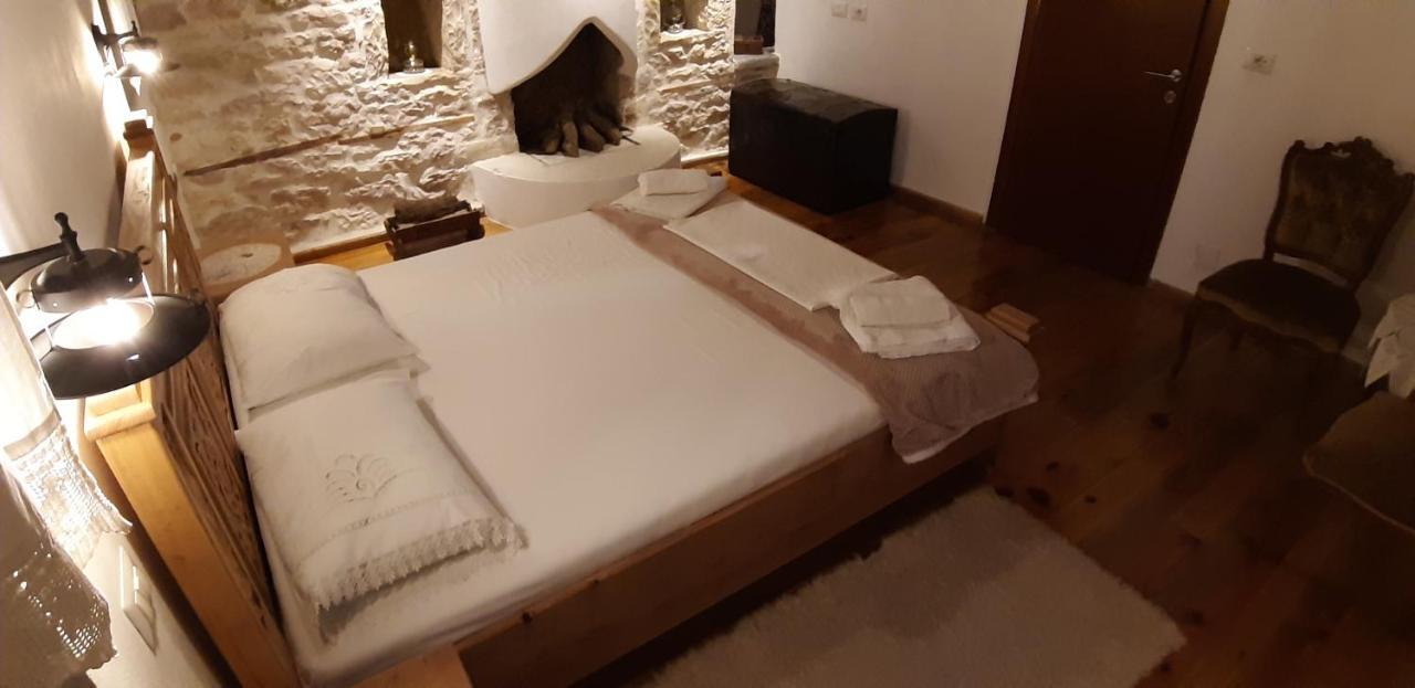 Braja House Hotell Gjirokastër Exteriör bild